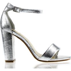 Sandały Srebrne Z Klamerką (38). Szare sandały Fashion, bez wzorów, bez obcasa, na obcasie, bez zapięcia. Za 79.00 zł.