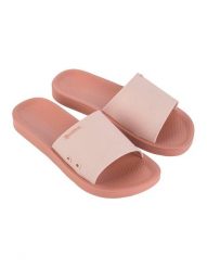 Klapki damskie sportowe basen trening plażę Ipanema Anatomica Classic. Czerwone klapki Ipanema, z aplikacjami, z gumy, klasyczne, bez obcasa, na płaskiej podeszwie, bez zapięcia. Za 64.50 zł.