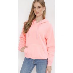 Różowa Bluza z Kapturem Tamena. Czerwone bluzy Born2be, na jesień, l, bez wzorów, z dzianiny, casualowe, bez ramiączek, z kapturem. W wyprzedaży za 74.99 zł.