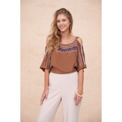 Bluzka Pollyna BS Cynamon. Bluzki blue shadow, s, bez wzorów, z materiału, bez kołnierzyka, bez ramiączek. Za 229.90 zł.