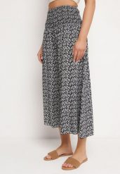 Czarne Bawełniane Spodnie Kuloty z Wysokim Stanem i Wzorem w Kwiaty Ondinne. Czarne jeansy Born2be, bez wzorów, z bawełny, eleganckie, z podwyższonym stanem. Za 79.99 zł.