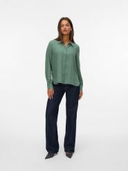 Vero Moda Koszula w kolorze zielonym rozmiar: XS. Zielone koszule Vero Moda, s, bez wzorów, z wiskozy, klasyczne, bez kołnierzyka, bez ramiączek. Za 74.81 zł.