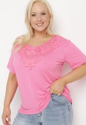 Różowy Klasyczny T-shirt z Koronką przy Dekolcie Fioma. Czerwone t-shirty Born2be, uniwersalny, bez wzorów, z jeansu, biznesowe, bez kołnierzyka, bez ramiączek. Za 59.99 zł.