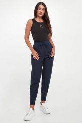 Spodnie dresowe damskie Aderire MM. Spodnie dresowe MM, bez wzorów, z dresówki. Za 949.00 zł.