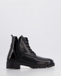 LAKIEROWANE BOTKI 46251 BLACK. Czarne botki Venezia, bez wzorów, z lakierowanej skóry, bez obcasa, bez zapięcia. Za 229.00 zł.
