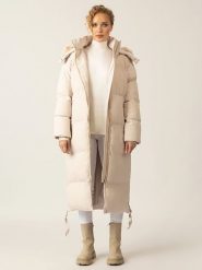 APART Płaszcz zimowy w kolorze kremowym rozmiar: 40. Brązowe płaszcze Apart, na zimę, bez wzorów, z puchu, bez kaptura. Za 594.39 zł.