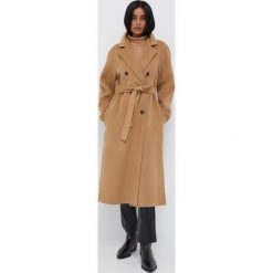 Tommy Hilfiger płaszcz wełniany kolor beżowy przejściowy dwurzędowy. Brązowe płaszcze Tommy Hilfiger, bez wzorów, z wełny, klasyczne, bez kaptura. Za 1,839.90 zł.