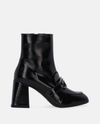 LAKIEROWANE BOTKI Z OZDOBĄ 1989 NAPL NERO. Botki Venezia, z aplikacjami, z lakierowanej skóry, bez obcasa, bez zapięcia. Za 279.00 zł.