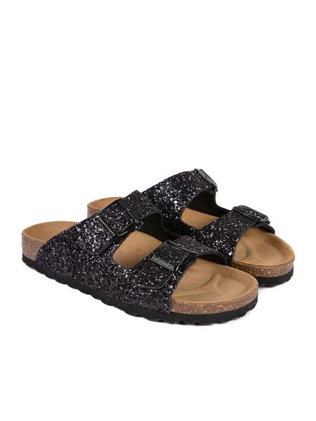 BABUNKERS Family Klapki w kolorze czarnym rozmiar: 37. Czarne klapki BABUNKERS Family, bez wzorów, klasyczne, z otwartym noskiem, bez obcasa, bez zapięcia. Za 114.71 zł.