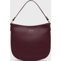 Trussardi torebka kolor bordowy. Czerwone listonoszki TRUSSARDI, bez wzorów, na ramię, bez dodatków. W wyprzedaży za 419.99 zł.