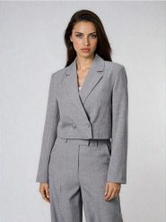 Żakiet z ozdobnymi cyrkoniami - szary. Szare marynarki i żakiety Sinsay, l, bez wzorów, bez ramiączek. Za 69.99 zł.