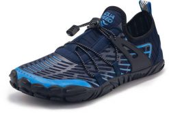 Buty do wody wielofunkcyjne Aqua Speed Salmo. Czarne buty treningowe Aqua-Speed, bez wzorów, z gumy, bez zapięcia, na fitness i siłownię. Za 109.00 zł.