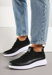 Czarne Buty Sportowe Sneakersy z Elastycznym Cholewkami Liovanya. Czarne buty sportowe lifestyle Born2be, z aplikacjami, z jeansu, bez zapięcia. W wyprzedaży za 63.74 zł.