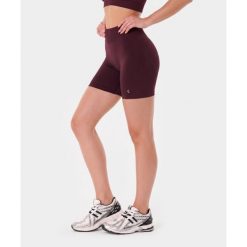 Szorty bezszwowe push-up Carpatree Élite fioletowe. Fioletowe szorty sportowe Carpatree, bez wzorów, z dzianiny, z podwyższonym stanem, na fitness i siłownię. Za 159.99 zł.