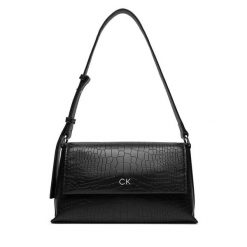 Torebka Calvin Klein. Czarne listonoszki Calvin Klein, bez wzorów, bez dodatków. Za 349.99 zł.