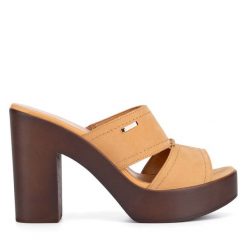 Klapki Lasocki. Brązowe klapki Lasocki, bez wzorów, bez obcasa, bez zapięcia. Za 169.99 zł.