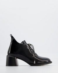 LAKIEROWANE BOTKI DAMSKIE 0010968R BLACK. Czarne botki Venezia, bez wzorów, z lakierowanej skóry, bez obcasa, bez zapięcia. Za 399.00 zł.