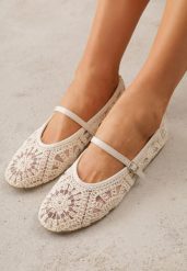 Beżowe Plecione Balerinki Boho w Stylu Mary Jane z Siateczki Raithea. Brązowe baleriny Renee, w ażurowe wzory, boho, z okrągłym noskiem, bez obcasa, bez zapięcia. Za 89.99 zł.