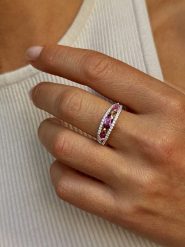 Les Petites Précieuses Pozłacany pierścionek z cyrkoniami i turmalinem rozmiar: 54. Różowe pierścionki Les Petites Précieuses, z cyrkonią, pozłacane. Za 300.95 zł.