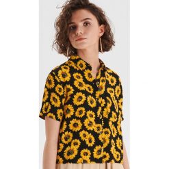 Krótka koszula z nadrukiem - Żółty. Koszule Cropp. W wyprzedaży za 19.99 zł.
