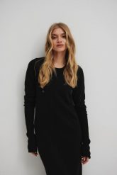 Wełniana sukienka maxi w kolorze TOTALLY BLACK - SILMA-S/M. Czarne sukienki Marsala, na co dzień, m, bez wzorów, z kaszmiru, bez kołnierzyka, bez ramiączek, maxi. W wyprzedaży za 227.94 zł.