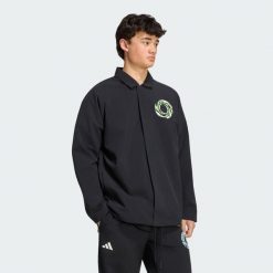 KURTKA MERCEDES - AMG PETRONAS FORMULA 1 TEAM LIGHTS ON. Czarne kurtki adidas, s, bez wzorów, z materiału, eleganckie, bez kaptura. Za 599.00 zł.