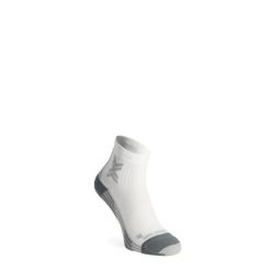 Skarpety do biegania damskie X-Socks Run Discover Ankle. Białe skarpetki X-Socks, bez wzorów. Za 74.99 zł.