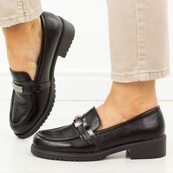 Czarne skórzane mokasyny damskie M.Daszyński Jh04-2. Czarne mokasyny M.Daszyński, bez wzorów, z jeansu, z okrągłym noskiem. Za 259.00 zł.