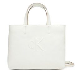 Torebka Calvin Klein Jeans. Białe torebki klasyczne Calvin Klein Jeans, bez wzorów, z jeansu, klasyczne, bez dodatków. Za 439.99 zł.