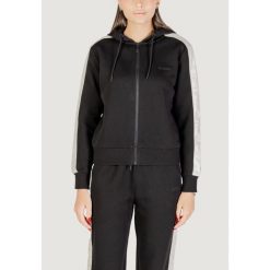 Bluza Kobieta GUESS ACTIVE MARYELLA FULL ZIP SWEATSHIRT. Czarne bluzy Guess Active, s, z aplikacjami, bez ramiączek, bez kaptura. W wyprzedaży za 414.00 zł.