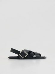 Skórzane sandały - czarny. Czarne sandały Reserved, bez wzorów, ze skóry, bez obcasa, bez zapięcia. Za 149.99 zł.