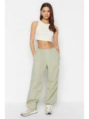 Trendyol Spodnie w kolorze jasnozielonym rozmiar: 34. Zielone spodnie materiałowe Trendyol, bez wzorów, z bawełny, z podwyższonym stanem. Za 73.99 zł.