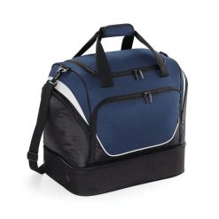 Torba sportowa z kieszeniami Quadra Hardbase. Czarne torby sportowe QUADRA, bez wzorów, z materiału, na ramię. Za 191.35 zł.