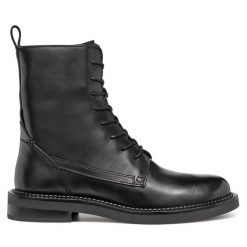 Botki Geox. Czarne botki Geox, z aplikacjami, bez obcasa, na płaskiej podeszwie, bez zapięcia. Za 299.99 zł.