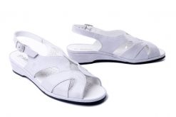 SUAVE 710112-91 ivory, sandały damskie. Szare sandały Suave, bez wzorów, ze skóry, bez obcasa, na koturnie, bez zapięcia. Za 374.90 zł.