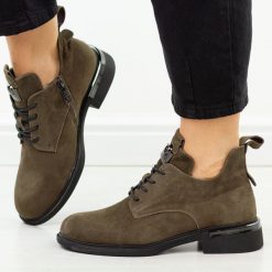 Khaki skórzane botki damskie Vinceza 89151. Brązowe botki VINCEZA, bez wzorów, z dzianiny, eleganckie, z okrągłym noskiem, bez obcasa, na obcasie, bez zapięcia. Za 339.00 zł.