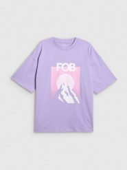 4F T-shirt loose z nadrukiem damski - fioletowy M. Fioletowe t-shirty sportowe 4f, m, bez wzorów, z materiału, bez ramiączek, snowboardowy. Za 79.99 zł.