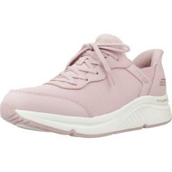 Buty SKECHERS BOBS ARCH COMFORT B Rose. Czerwone buty sportowe lifestyle Skechers, bez wzorów, z syntetyku, sportowe, bez zapięcia. Za 330.99 zł.