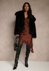 Brązowa Satynowa Sukienka Asymetryczna z Koronką Monoria. Brązowe sukienki Renee, l, z aplikacjami, z koronki, z asymetrycznym kołnierzem, bez ramiączek, midi, asymetryczne. Za 129.99 zł.