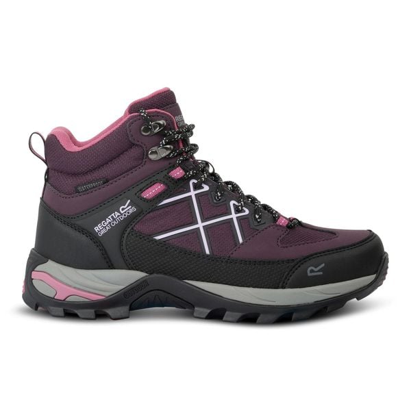 Buty trekkingowe damskie Samaris III. Czarne buty trekkingowe Regatta, bez wzorów, z gumy, bez zapięcia. Za 336.00 zł.
