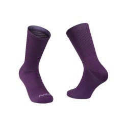 Skarpety rowerowe NORTHWAVE Switch Sock. Fioletowe skarpetki Northwave, bez wzorów. Za 65.00 zł.