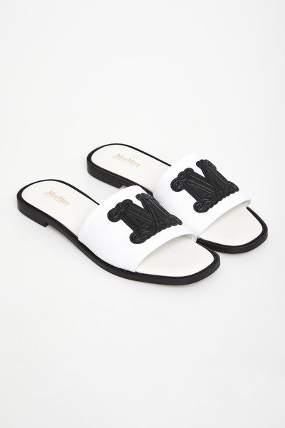 Klapki damskie skórzane Gene MAX MARA BEACHWEAR. Klapki Max Mara Beachwear, bez wzorów, bez obcasa, bez zapięcia. W wyprzedaży za 726.75 zł.