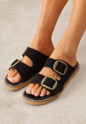 Czarne Klapki VICES z Dwoma Paskami i Metalicznymi Klamrami Kaliniassi. Czarne klapki Born2be, z aplikacjami, z materiału, z otwartym noskiem, bez obcasa, na płaskiej podeszwie, bez zapięcia. Za 99.99 zł.