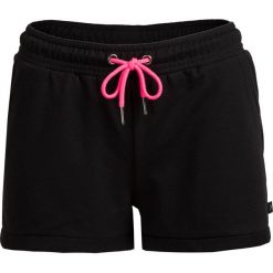 Spodenki dresowe damskie SKDD600 - czarny - Outhorn. Czarne szorty Outhorn, z dresówki. Za 39.99 zł.