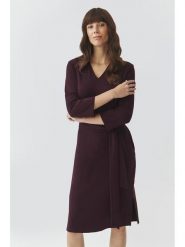 TATUUM Sukienka "Cole" w kolorze czerwonym rozmiar: XS. Różowe sukienki Tatuum, na co dzień, xs, bez wzorów, z tkaniny, bez kołnierzyka, bez ramiączek, midi, proste. Za 126.75 zł.