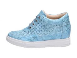 Sneakersy, botki damskie M.Daszyński Sa143-1bl. Niebieskie botki M.Daszyński, w ażurowe wzory, ze skóry, bez obcasa, na obcasie, bez zapięcia. Za 139.00 zł.