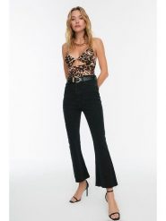 Trendyol Dżinsy - Flare fit - w kolorze czarnym rozmiar: 38. Czarne jeansy Trendyol, bez wzorów, klasyczne, z podwyższonym stanem. Za 119.34 zł.