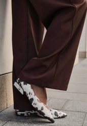 Brązowe Czółenka Balerinki Vices w Krowie Łaty ze Szpiczastym Noskiem i Skórzaną Wkładką Falavesa. Brązowe czółenka Born2be, na lato, bez wzorów, z jeansu, eleganckie, ze szpiczastym noskiem, bez obcasa, na obcasie, bez zapięcia. Za 89.99 zł.