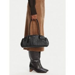 Torebka Coach. Czarne torebki klasyczne Coach, bez wzorów, klasyczne, bez dodatków. Za 1,979.00 zł.