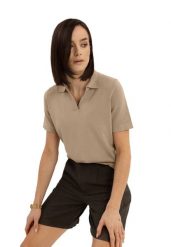 Bluzka z dekoltem w kształcie litery V TM-JUNA. Bluzki Volcano, uniwersalny, bez wzorów, z dzianiny, biznesowe, bez kołnierzyka, bez ramiączek. Za 119.99 zł.